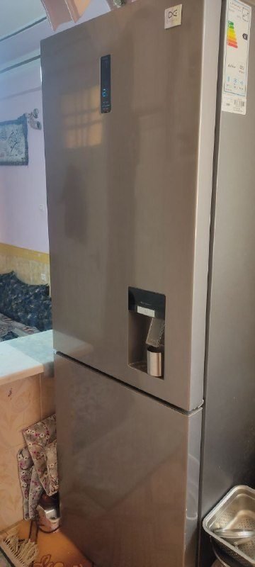 Selling a brand new refrigerator/freezer from Iran.