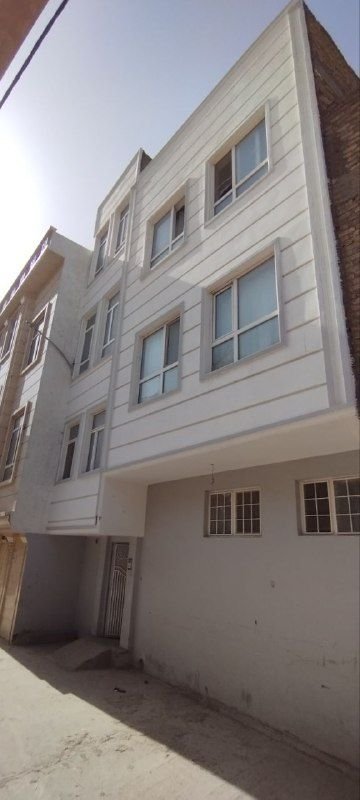 Urgent sale of a complete three-story house