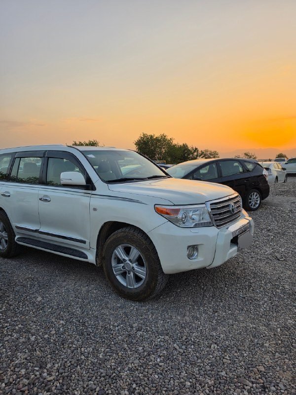 sale one aradh car Toyota lndkrozr