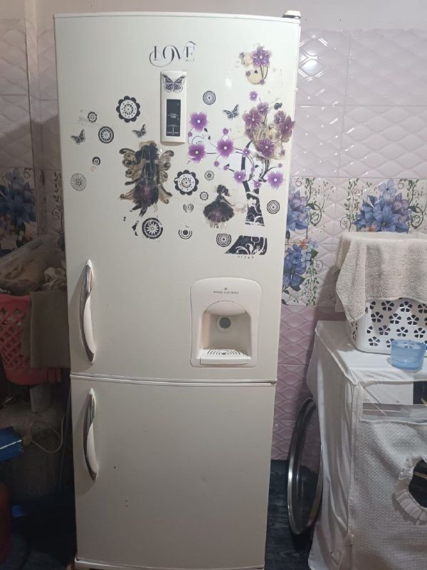 Iranian safe, low-consumption refrigerator, price 17,000, any friend who wants to pay or call the number below