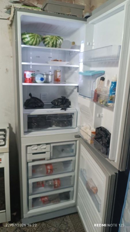 Hello, a 27-foot refrigerator-freezer is brand new, it has been used for a month, I brought it from Iran, special person, contact number 0791567247