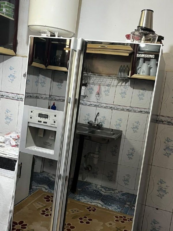 Selling a refrigerator. Samsung, the price is 22,000, along with a new 12-meter carpet, it is still inside its plastic, it has not been used, the price is 25,000, it fits.
