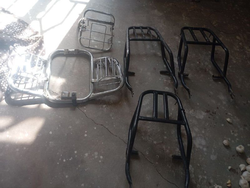 Sale of three spare engine parts, the price is 180 grains