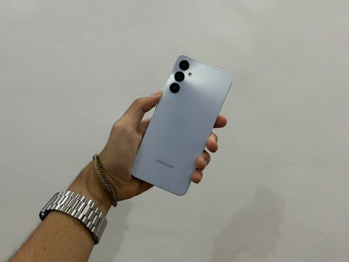 Selling Samsung A05S mobile phone specifications