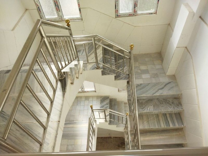 Urgent sale of two floors of a newly built wardrobe