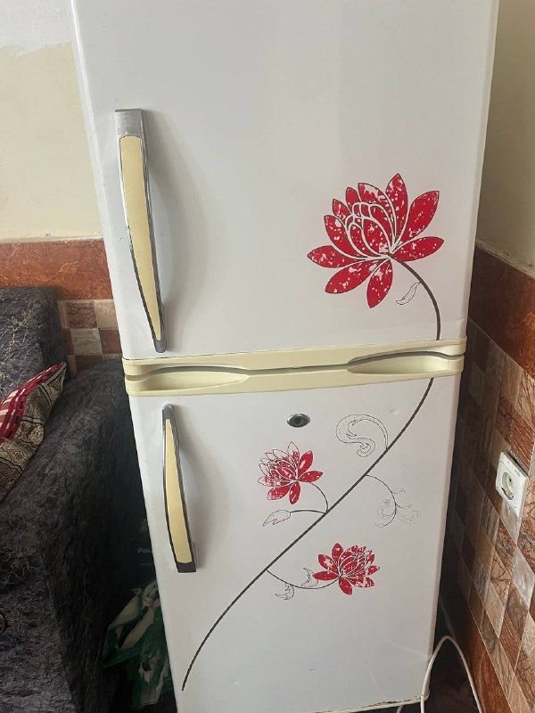 Refrigerator for sale at zero price of 8000. 0796795002