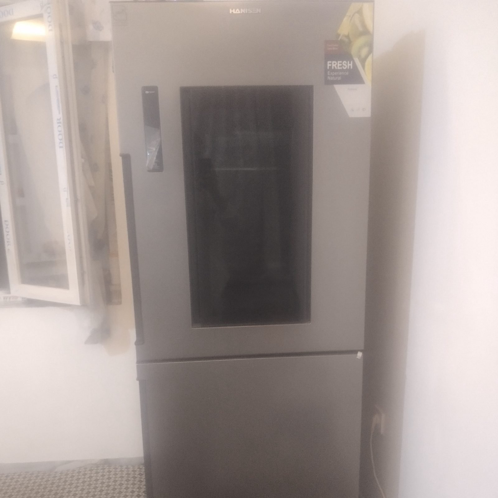 HANIS-N brand refrigerator, new and in good condition, used twice.
