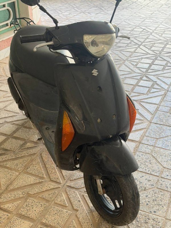 Urgent sale of a 2018 model gasoline engine, black color, low warranty, almost zero mileage, very low consumption.