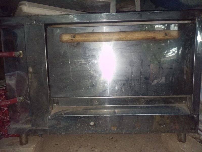 Selling a semi-industrial gas pizza oven