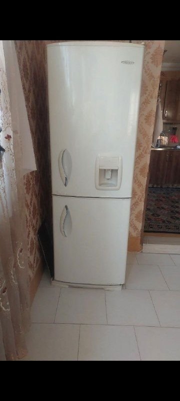 Large size Emerson refrigerator freezer
