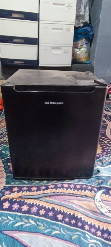 Hello, this 60 cm refrigerator is clean and works well for medicine, drinks, and fruit.