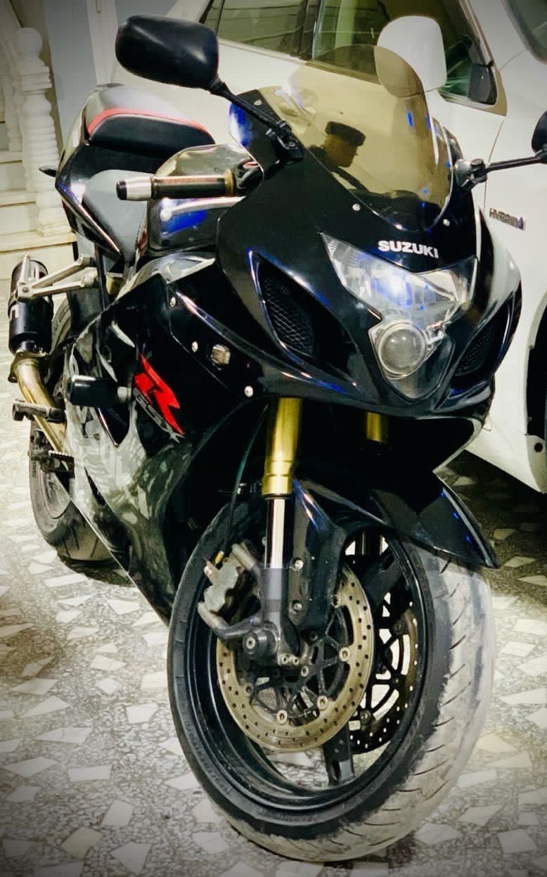 750 cc Suzuki four-cylinder engine
