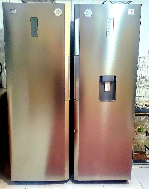 180 cm height, 5 shelves and two drawers in the refrigerator and 5 drawers and 2 shelves in the freezer.
