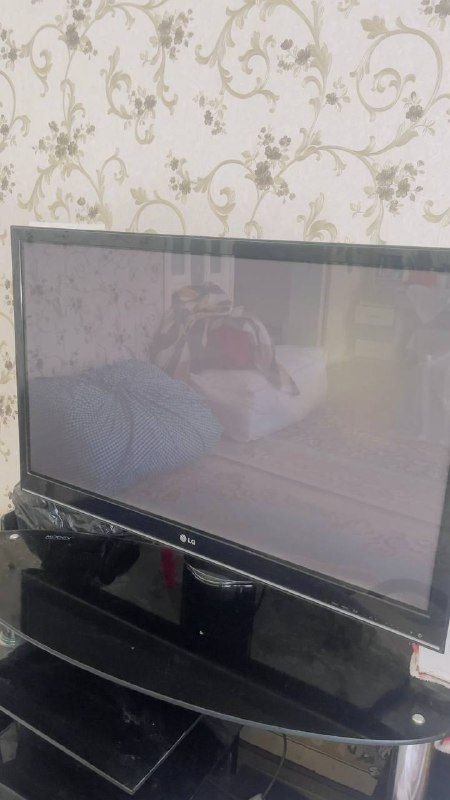 TV and TV table for sale, brand LG, it is in good condition, the price is 7000,000, call 0799294595