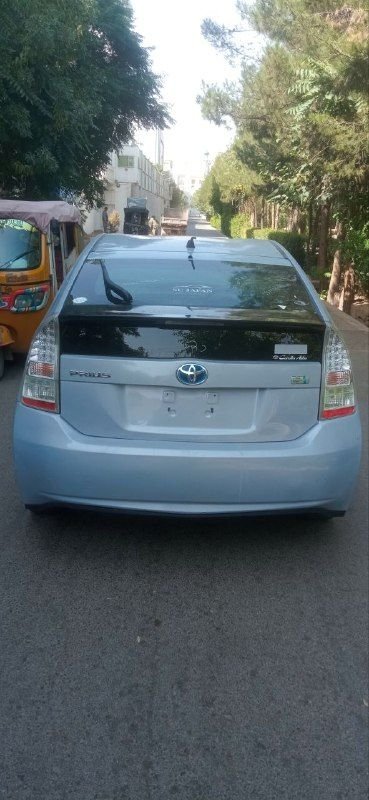 Selling a Prius three face car