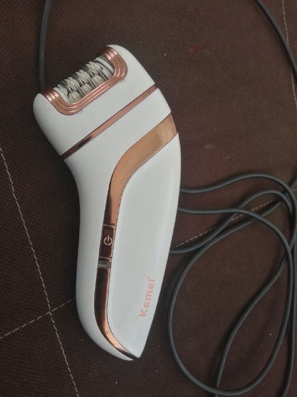 A single electric Moken device with a safe charging cable with a working guarantee