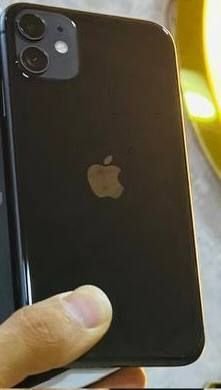 iPhone 11 : model •