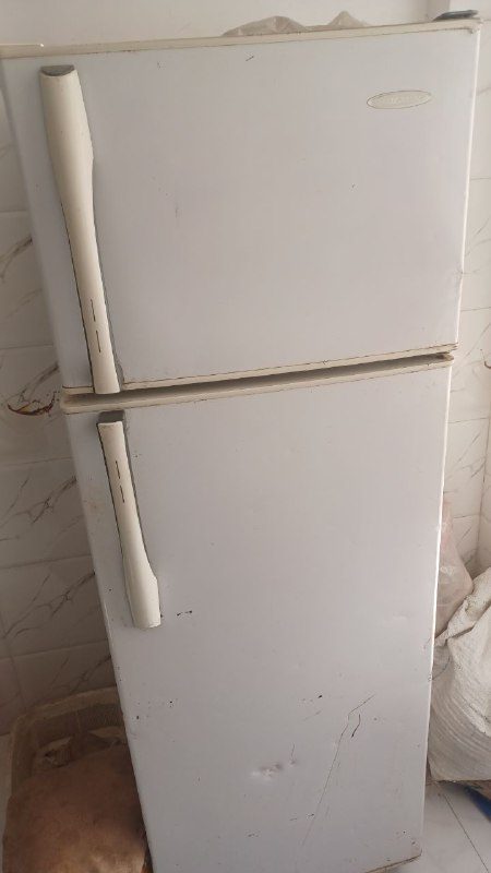 Hello, I have a refrigerator that doesn't freeze. Anyone interested? Call 0793893631 or come by.