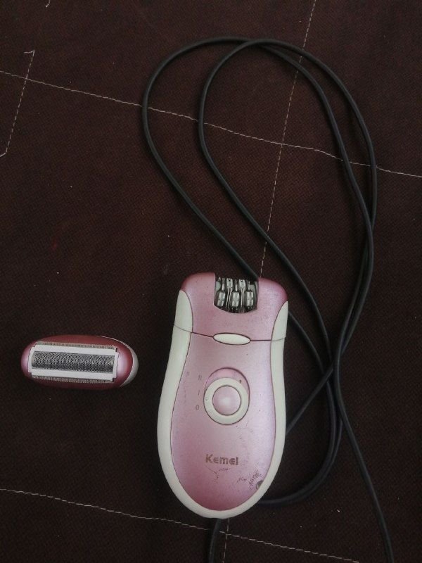 One electric shaver with shaver and charging cord