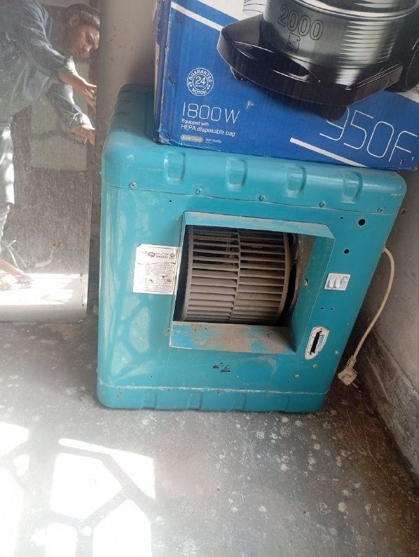 Selling a cooler with a healthy body, pump and burnt engine, price 1,000