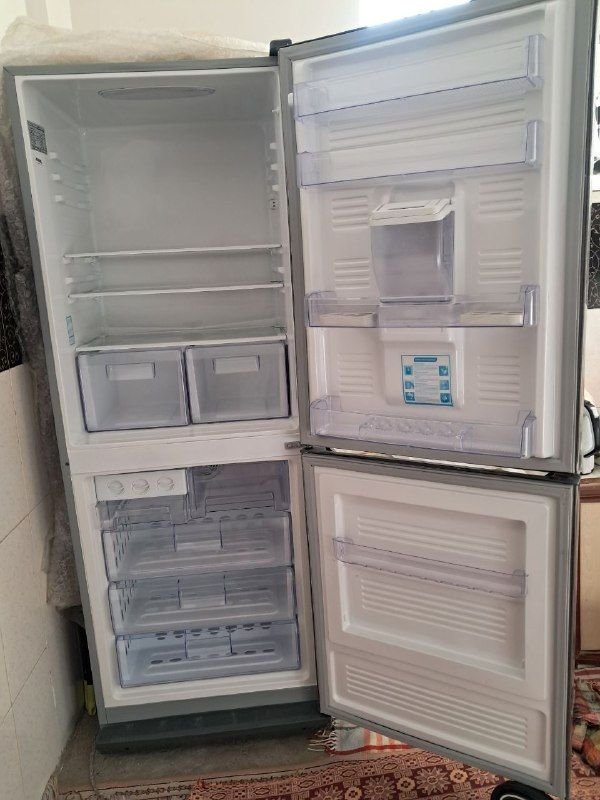 Iranian refrigerator with LG motor protector, brand new inside the carton. 0790435001