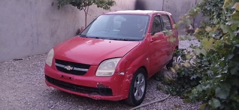 Urgent sale of Chevrolet model car (2005), chat cut, four cylinder car, new tire cap, price 50 thousand afghan, Herat location.