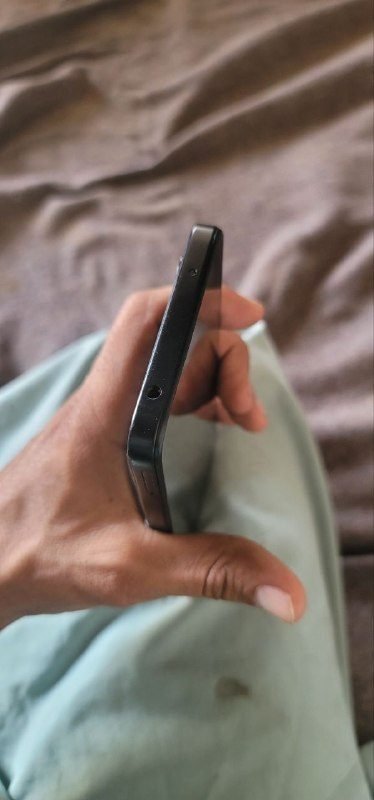 hello mobile phone sabt as rajstr airan as price 4 nim hzar with joramd.. number contact.. 0708380220