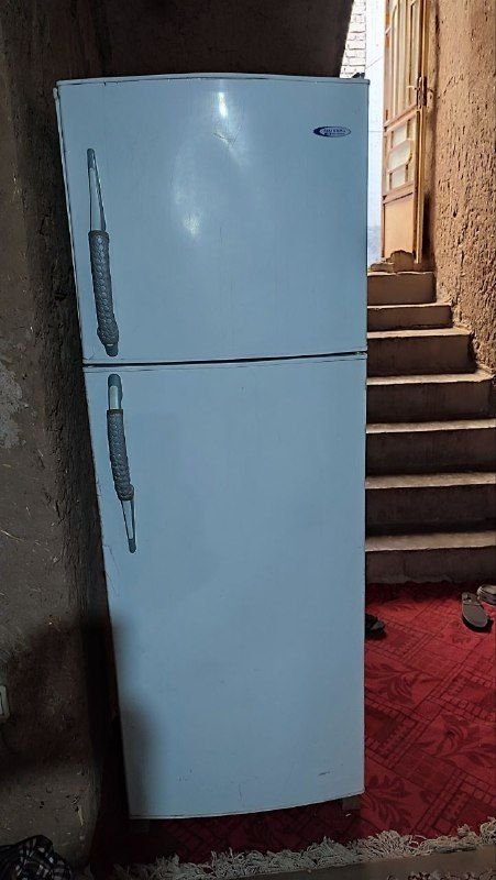 Hello, the refrigerator is completely new, without the slightest problem, made in Iran. It was recently bought and is being sold due to immigration. The price is 15,000. The price is fixed. Contact 0793035045.