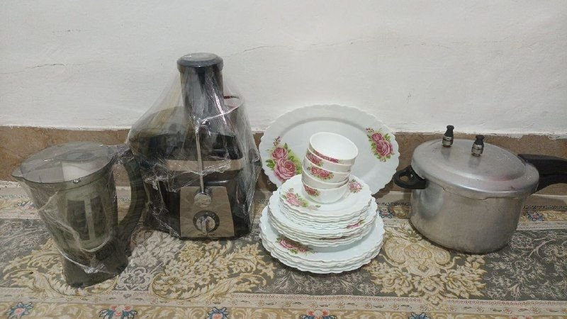 One juicer, no head, Chinese 6-seater milk, one pressure cooker, price 1500 sound 0796120722