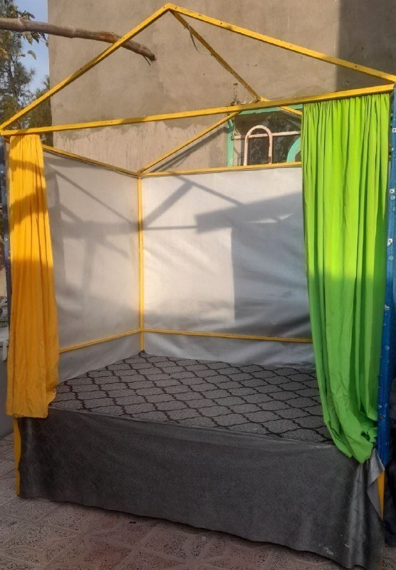 Selling two beds or gazebos for sandwiches. Hayat Khaneh Restaurant. Recreational garden.