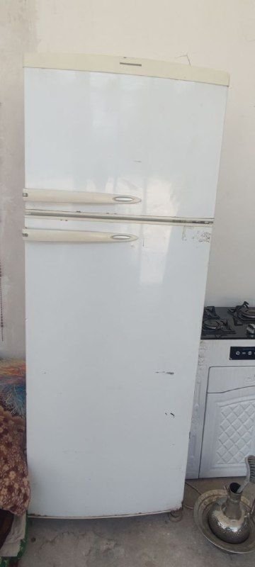 Fixed refrigerator, working condition, lump sum price, without a single rupee, six, 6800