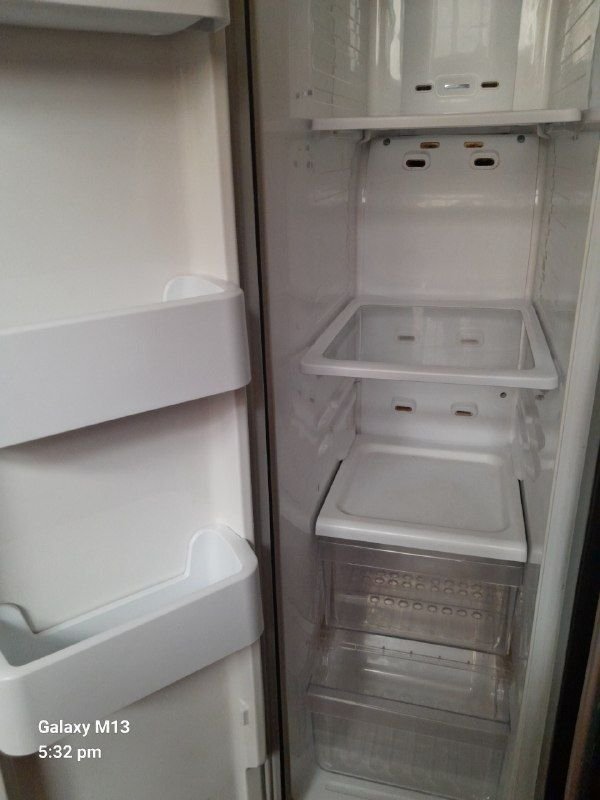 Samsung refrigerator for sale, real buyer should call 0798434596