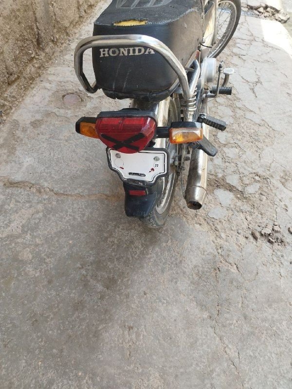 Hello, urgent sale of Sunti motorcycle in good condition with warranty, price 8000, in good condition, number 0785441310, 0794757342