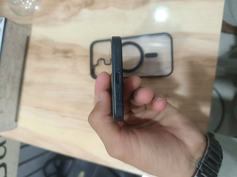 Simple iPhone 16
