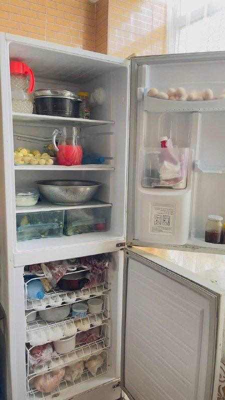 A refrigerator that is in good condition and without any problems or breakdowns, the price is 12,000,000, call 0799294595