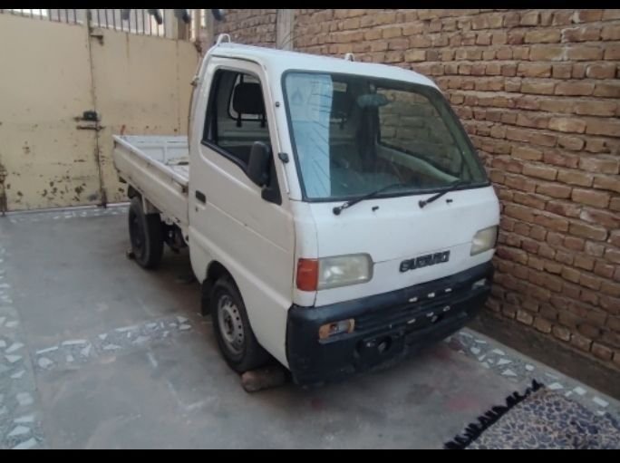 Urgent sale of a Suzuki car, a cargo car, a company's junction box, the company's gear box, the company's helper, new Kharband tires, without cutting, the motor is ready to work, the price is 80 thousand, it is in good condition, contact number 0781475872