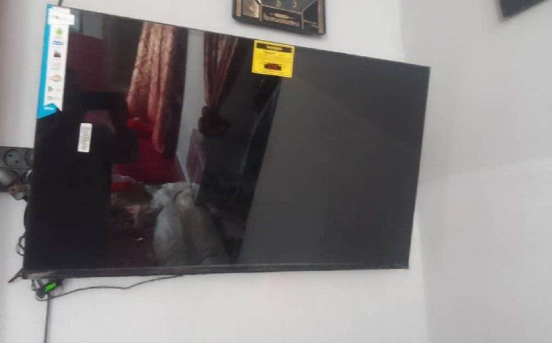 48 inch smart TV, new LED model, price 8000 Afghanis, call 0790923879
