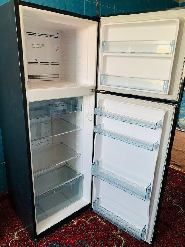 Rarely used auction refrigerator, bought with invoice.