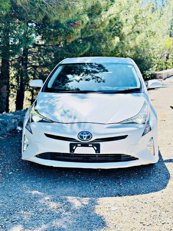 Toyota Pris electric hybrid Japanese